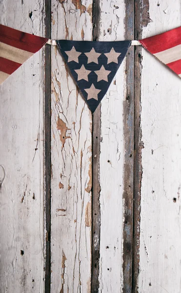 Summer: American Flag Banner Over Painted Wood Background — Stock Photo, Image