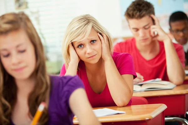 Colegial: Girl Frustrated with Assignment — Fotografia de Stock