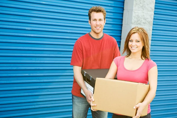 Caucásico Hombre Mujer Con Varios Accesorios Una Unidad Almacenamiento Comercial — Foto de Stock