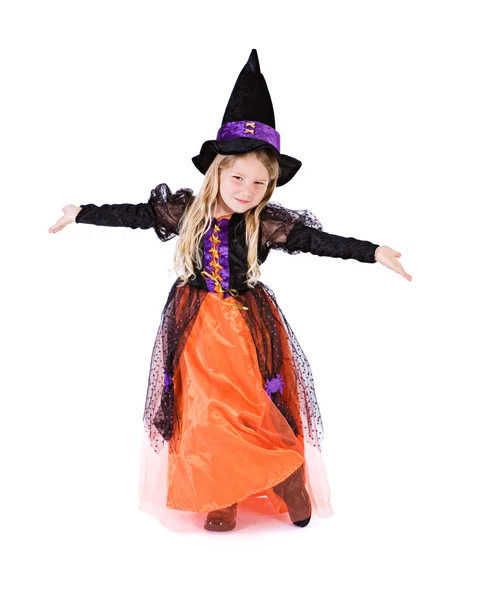 Halloween: roztomilý dívka witch s područkami nataženou — Stock fotografie