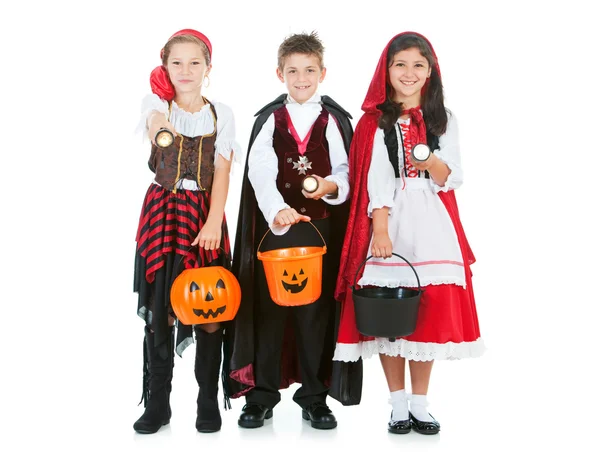 Halloween: Niños usando linternas en Halloween — Foto de Stock