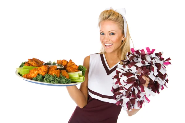Voetbal: cheerleader bedrijf lade van kippenvleugels — Stockfoto