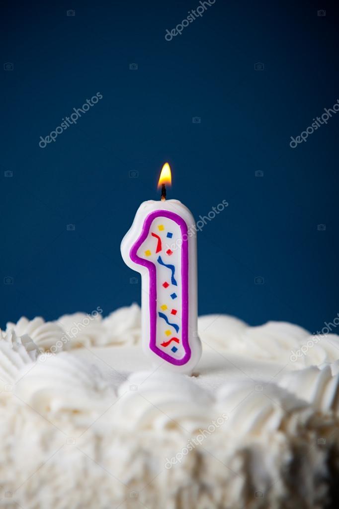 Kuchen: Geburtstagstorte mit Kerzen für 1. Geburtstag — Stockfoto ...