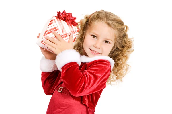 Natale: la ragazza trattiene il regalo di Natale e scuote per indovinare W — Foto Stock