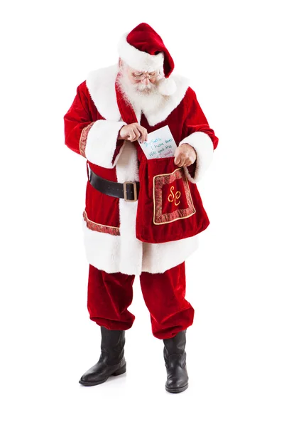 Santa Claus sacando la carta del niño de la bolsa de correo — Foto de Stock