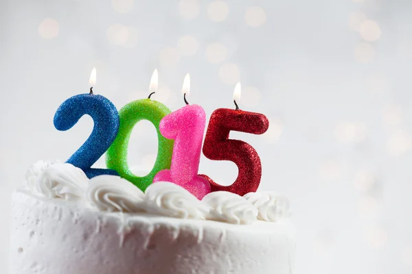 Bolo: Celebrando o Ano Novo 2015 com um bolo de festa — Fotografia de Stock