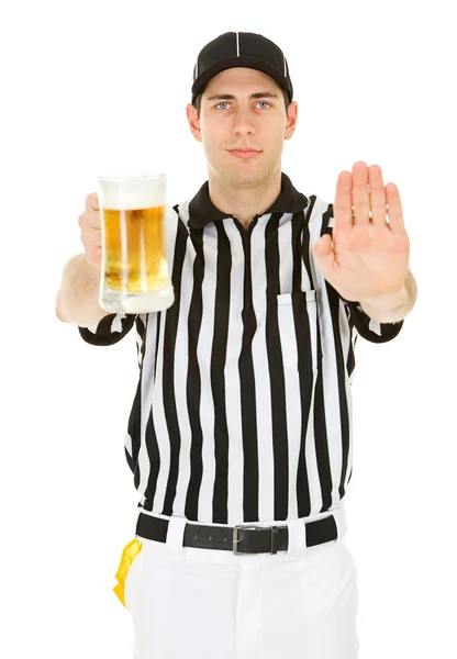 Scheidsrechter: Pass interferentie met bier — Stockfoto