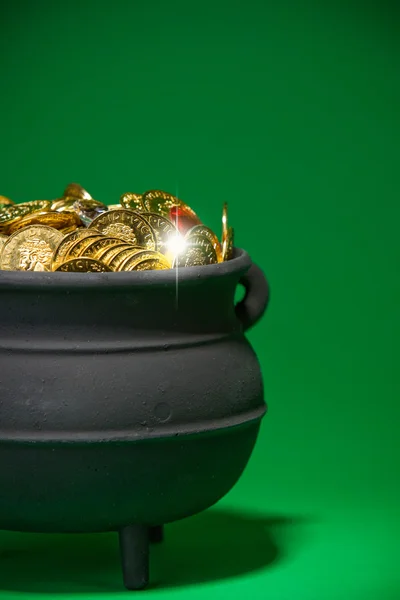 Pot met goud: magische Treasure — Stockfoto