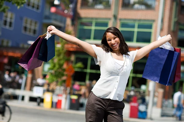 Compras: Mulher tendo um grande dia de compras — Fotografia de Stock