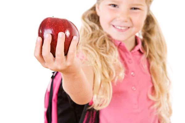 Educazione: Ragazza sorridente che porta mela per l'insegnante Foto Stock Royalty Free