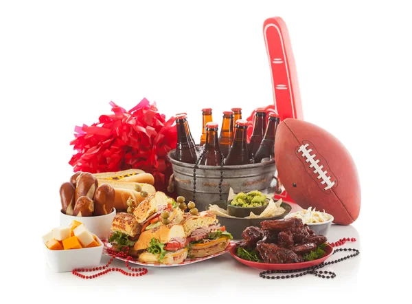 Voetbal: Spel dag voedsel en spullen klaar voor partij — Stockfoto