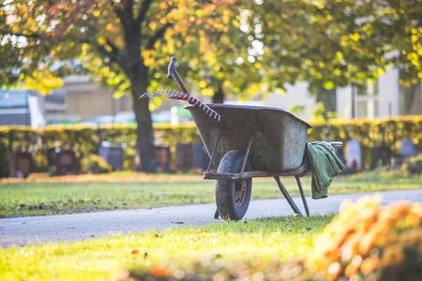 Close Grey Wheelbarrow Park Gardening — Stock Photo, Image