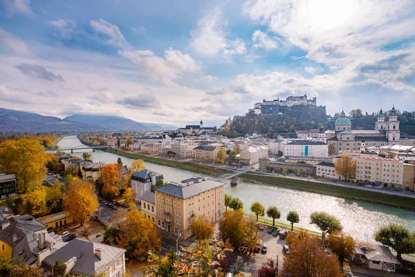 Salzburgo Distrito Histórico Época Outono Folhas Coloridas Cores Com Sol — Fotografia de Stock