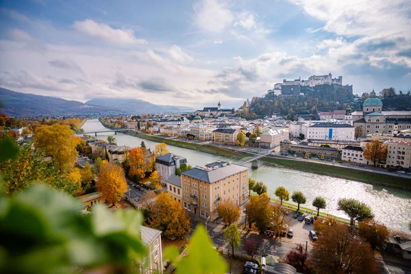 Исторический Район Зальцбурга Осенью Красочные Листья Цвета Солнцем Австрия — стоковое фото