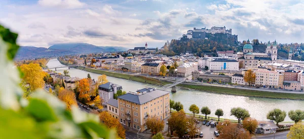 Panorama Bairro Histórico Salzburgo Outono Folhas Coloridas Cores Com Sol — Fotografia de Stock