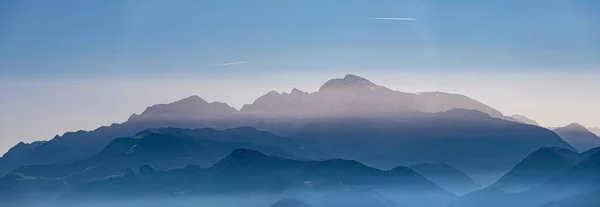 Bergsilhouette Österreich Herbst lizenzfreie Stockfotos