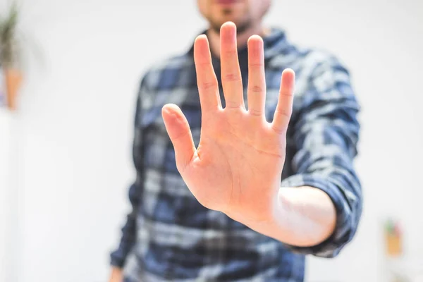 Man Toont Stop Gebaar Close Van Hand — Stockfoto