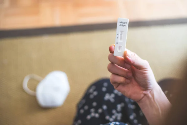 Close Female Fingers Holding Express Antigen Covid Test Negative Result — Fotografia de Stock