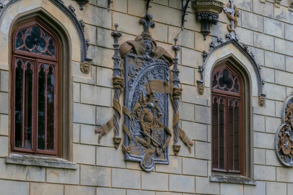 Wall Sculpture Illustrating Worrier Kneeling Sword His Hand Sturdza Castle — Stock Photo, Image