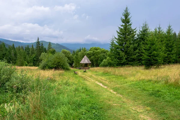 Widok Tradycyjną Łaźnię Ogrodową Wróżki Borsec Rumunia — Zdjęcie stockowe