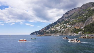 Salerno ilinde Amalfi Marina Coppola liman güzel görünümü, Campania, Amalfi Coast, Costiera Amalfitana, İtalya bölgesi