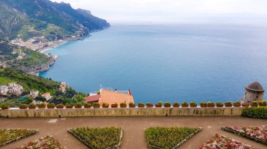Denizin üzerindeki güzel teras Villa Rufolo, Ravello, Amalfi Coast, Campania, İtalya 'dan 