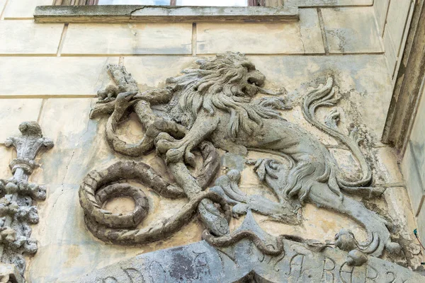 罗马尼亚 米特罗塞尼 Sturdza城堡 一个描绘狮子的墙上雕塑 — 图库照片
