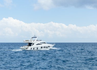 Denizde White Yat