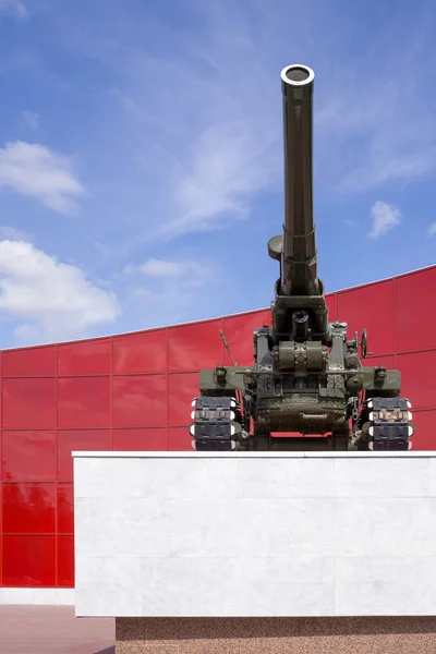 Cannon on pedestal — Stock Photo, Image