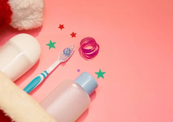 Bir Diş Fırçası Deodorant Bir Kavanoz Deterjan Noel Baba Nın — Stok fotoğraf