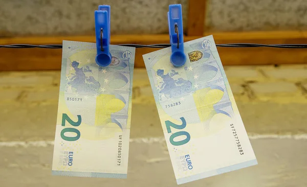 Papieren Biljetten Van Euro Vastgemaakt Aan Drooglijnen — Stockfoto