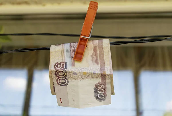 Banconota Carta Russa Cinquecento Rubli Attaccato Con Una Molletta Una — Foto Stock