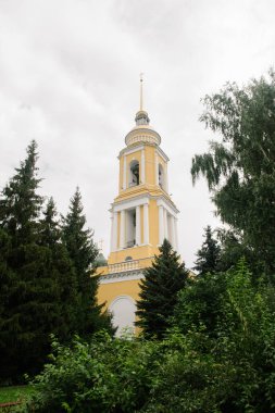08 / 21 / 2021 Rusya, Kolomna. Kolomna Kremlin 'in merkezindeki Katedral Meydanı
