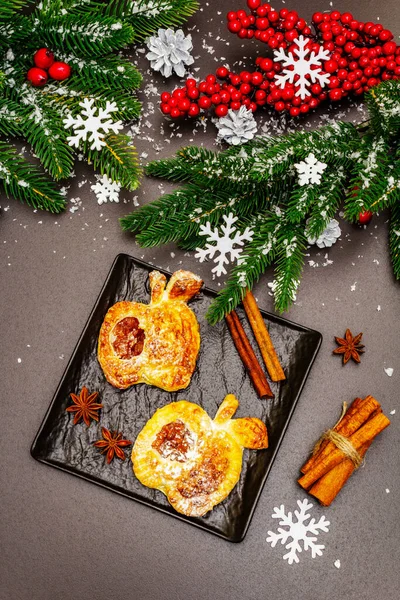 Weihnachten Oder Neujahr Festliches Backen Hausgemachte Apfelblätter Mit Süßer Füllung — Stockfoto