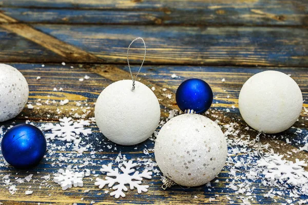Navidad Año Nuevo Fondo Festivo Bolas Navidad Blancas Azules Copos —  Fotos de Stock