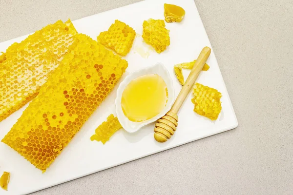 Κέρινη Χτένα Μέλι Και Κερί Μέλισσας Φυσικά Βιολογικά Μελισσοκομικά Προϊόντα — Φωτογραφία Αρχείου
