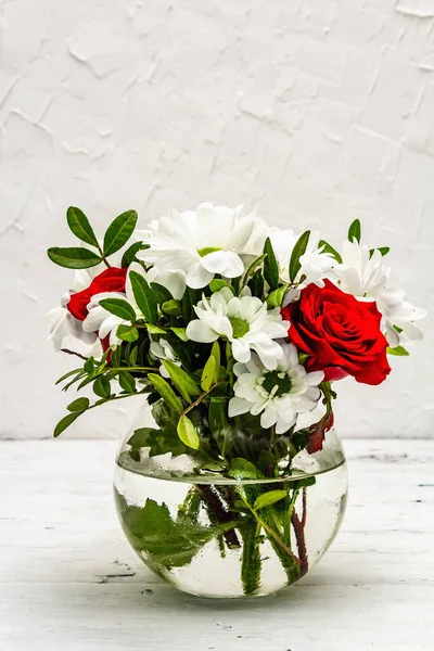 Ramo Flores Frescas Jarrón Cristal Día San Valentín Concepto Boda —  Fotos de Stock