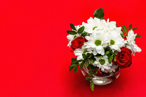 Sebuah Karangan Bunga Segar Vas Kaca Hari Valentine Atau Konsep — Stok Foto