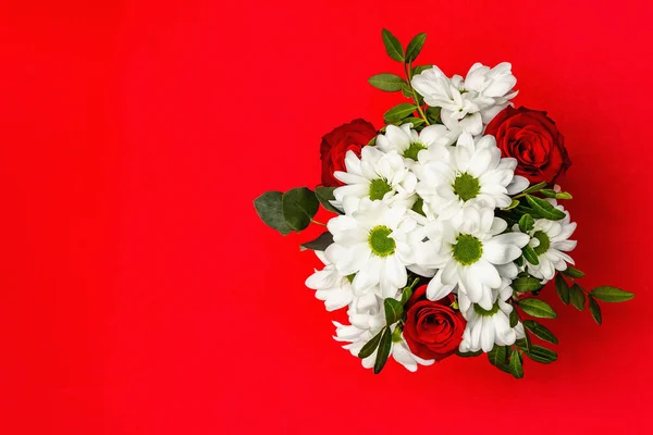 Ένα Μπουκέτο Από Φρέσκα Λουλούδια Γυάλινο Βάζο Ημέρα Του Αγίου — Φωτογραφία Αρχείου