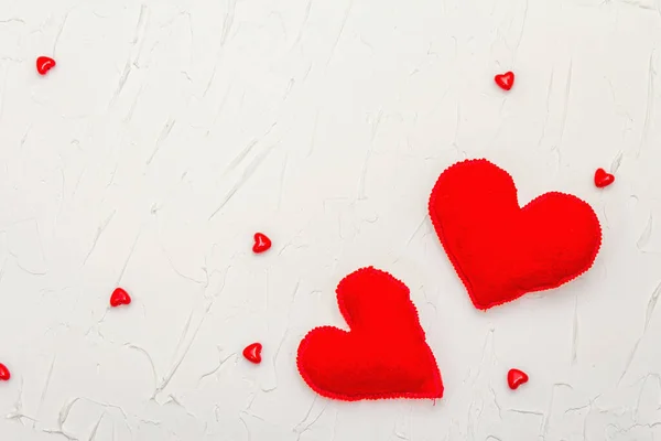 Conceito Dia Dos Namorados Com Corações Vermelhos Corações Feltro Macios — Fotografia de Stock