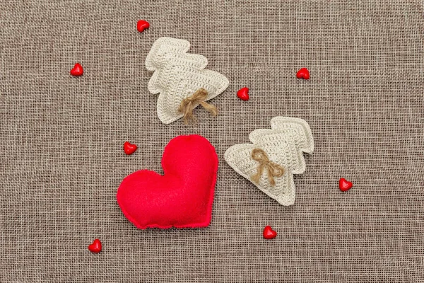 Conceito Dia Dos Namorados Com Coração Feltro Vermelho Abetos Crochê — Fotografia de Stock