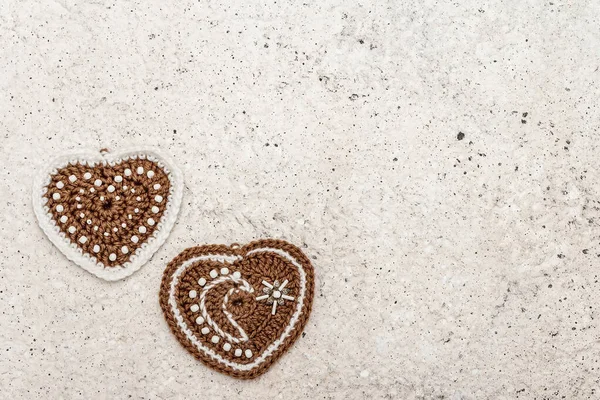 Valentine Day Background Crocheted Hearts Light Matte Beige Background Flat — 스톡 사진
