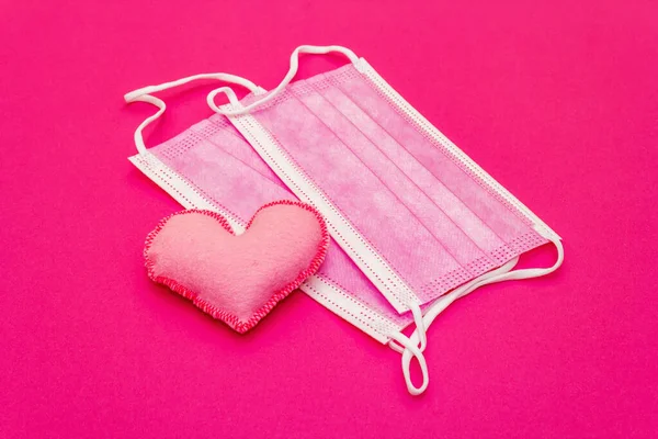 Red Heart Medical Protection Mask Bright Pink Background Copy Space — 스톡 사진