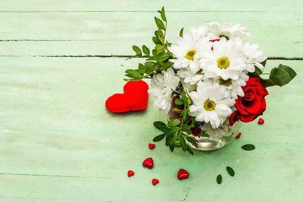 Red Hearts Fresh Fragrant Rose Chrysanthemums Valentine Day Wedding Romantic — Φωτογραφία Αρχείου