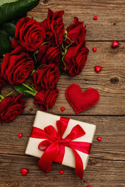 Tarjeta Felicitación San Valentín Fondo Con Cajas Regalo Rosas Frescas —  Fotos de Stock