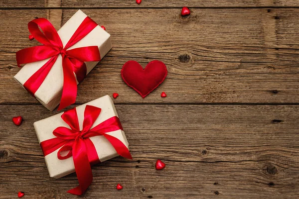 Valentine Φόντο Ευχετήρια Κάρτα Κουτιά Δώρων Κόκκινες Κορδέλες Και Ανάμικτες — Φωτογραφία Αρχείου