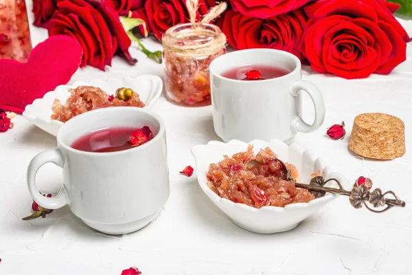 Hora Chá Com Geléia Pétalas Rosa Bebida Quente Para Amantes — Fotografia de Stock
