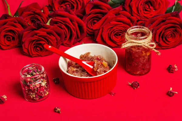 Σπιτική Μαρμελάδα Ροδοπέταλα Γλυκό Πρωινό Για Τους Εραστές Μπουκέτο Φρέσκα — Φωτογραφία Αρχείου