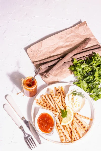 Gegrillte Scorzonera Mit Soßen Set Modernes Hartes Licht Dunkler Schatten — Stockfoto