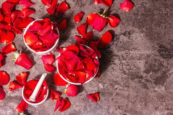 Agua Rosas Con Pétalos Rosa Hacer Esencia Rosa Orgánica Para — Foto de Stock